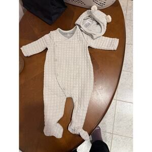 BabyGap 1pc grey quilted one piece with hat set NWT! Size 6-9 months